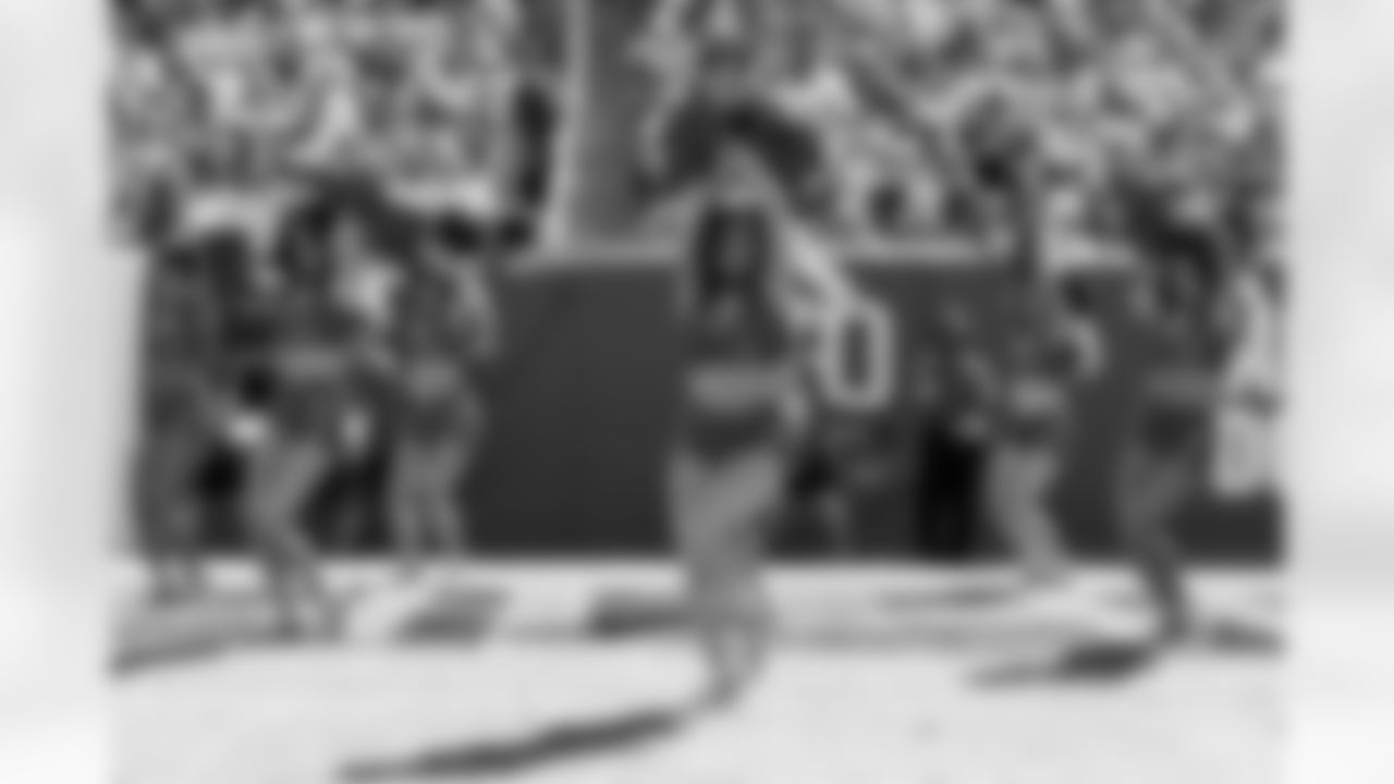 TAMPA, FL - November 30, 2025 - Tampa Bay Buccaneers Cheerleaders during the game between the Arizona Cardinals and Tampa Bay Buccaneers. The Bucs won the game, 20-17. Photo By Doug DeFelice/Tampa Bay Buccaneers