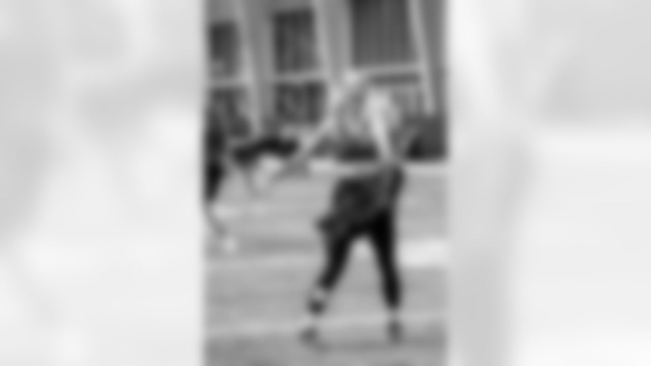 TAMPA, FL - November 19, 2025 - Tampa Bay Buccaneers Cheerleaders and Alumni during Field Rehearsal at AdventHealth Training Center. Photo By Tori Richman/Tampa Bay Buccaneers