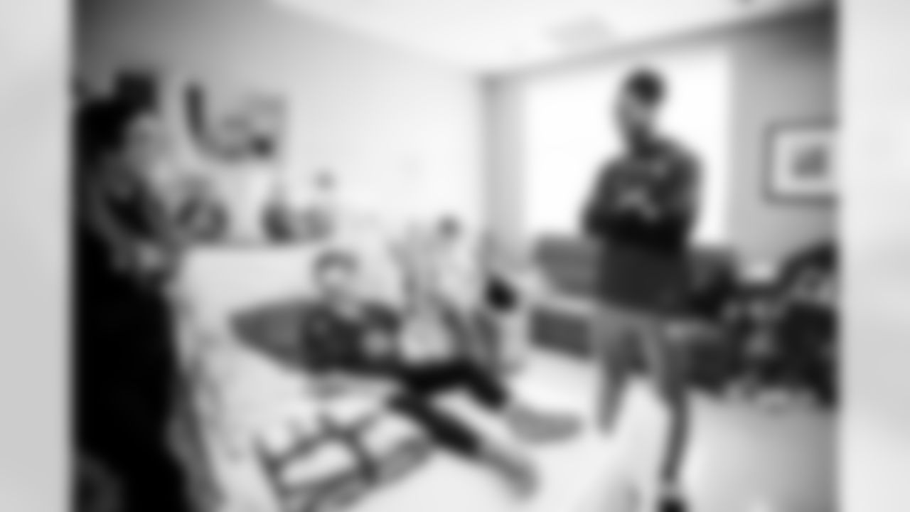 ST. PETERSBURG, FL - December 16, 2025 - Rookie Club visit to Johns Hopkins All Children's Hospital. Photo By Tori Richman/Tampa Bay Buccaneers