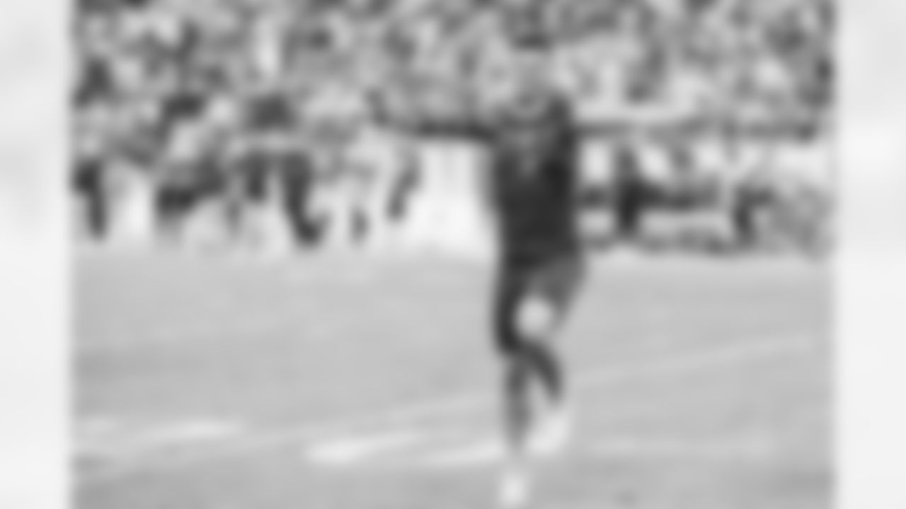 TAMPA, FL - November 09, 2025 - Tampa Bay Buccaneers Cheerleaders during the game between the New England Patriots and Tampa Bay Buccaneers. The Bucs lost the game, 28-23. Photo By Tori Richman/Tampa Bay Buccaneers