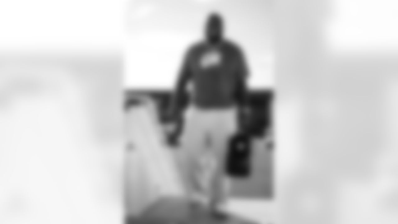 TAMPA, FL - November 22, 2025 - Defensive Lineman C.J. Brewer #52 of the Tampa Bay Buccaneers departs before the game against the Los Angeles Rams. Photo By Tori Richman/Tampa Bay Buccaneers