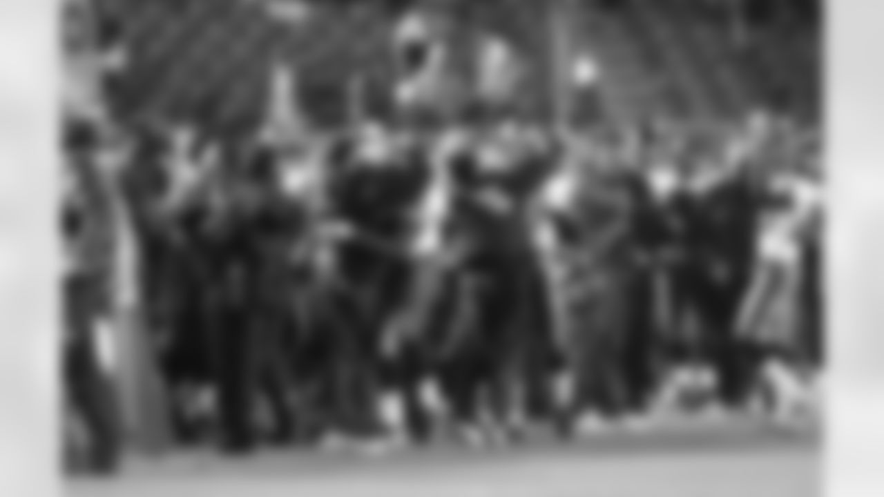 PHILADELPHIA, PA - JANUARY 19: The Tampa Bay Buccaneers during the post game celebration at the NFC Championship Game at Veterans Stadium on January 19, 2003 in Philadelphia, Pennsylvania. The Buccaneers won 27-10. (Jim Enos/Tampa Bay Buccaneers)