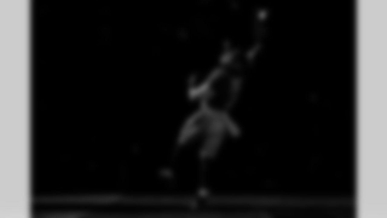 TAMPA, FL - November 30, 2025 - Running Back Bucky Irving #7 of the Tampa Bay Buccaneers during the game between the Arizona Cardinals and Tampa Bay Buccaneers. The Bucs won the game, 20-17. Photo By Tori Richman/Tampa Bay Buccaneers