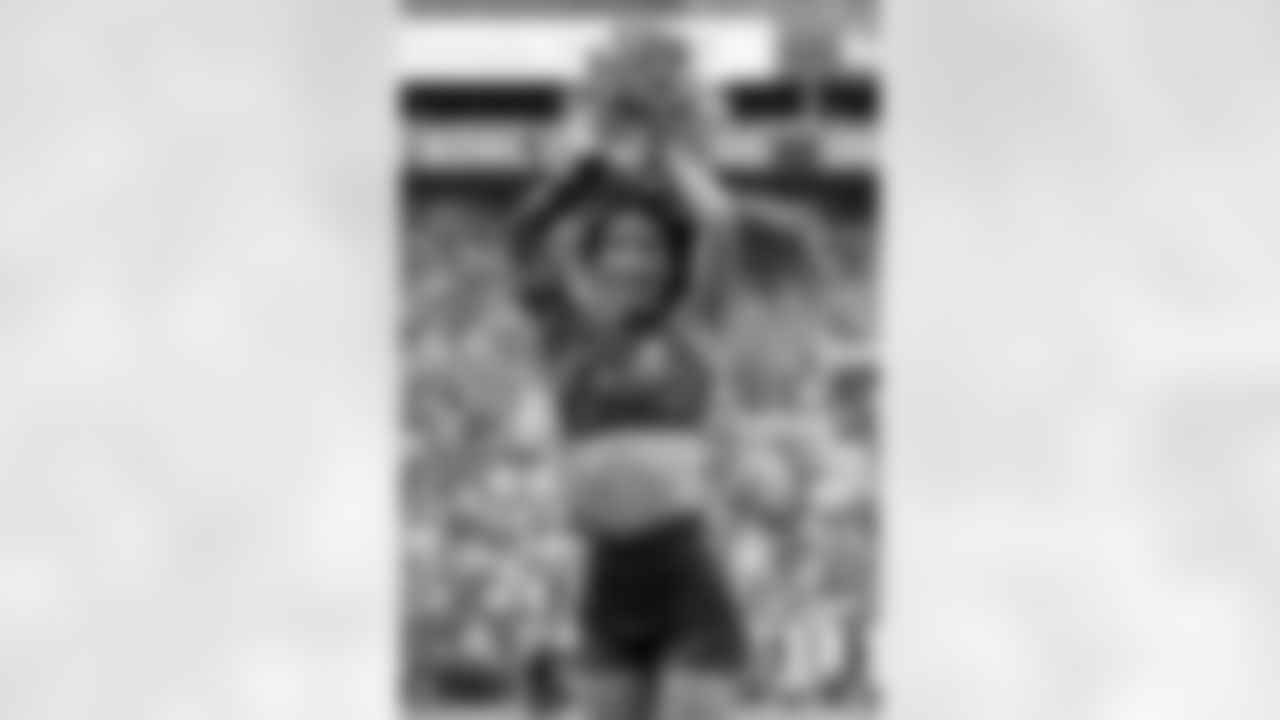 TAMPA, FL - November 09, 2025 - Tampa Bay Buccaneers Cheerleaders during the game between the New England Patriots and Tampa Bay Buccaneers. The Bucs lost the game, 28-23. Photo By Doug DeFelice/Tampa Bay Buccaneers