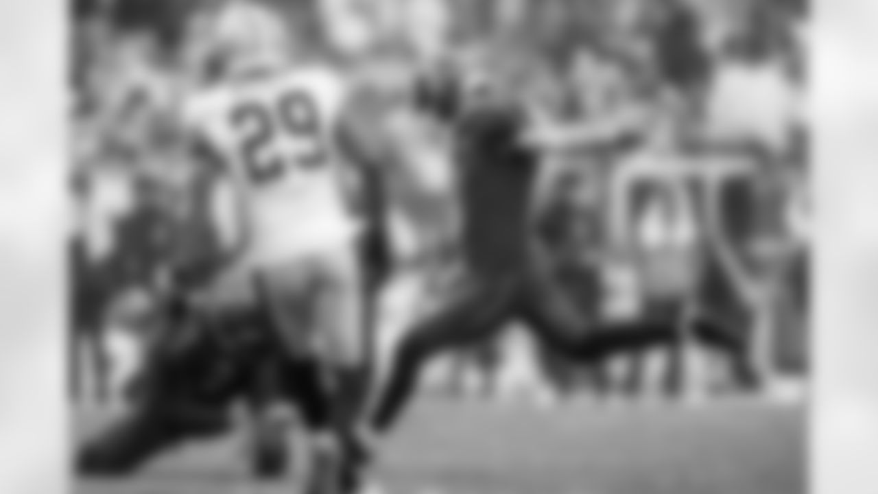 TAMPA, FL - December 07, 2025 - The Tampa Bay Buccaneers and New Orleans Saints during a regular season game at Raymond James Stadium. The Bucs lost the game, 24-20. Photo By Doug DeFelice/Tampa Bay Buccaneers