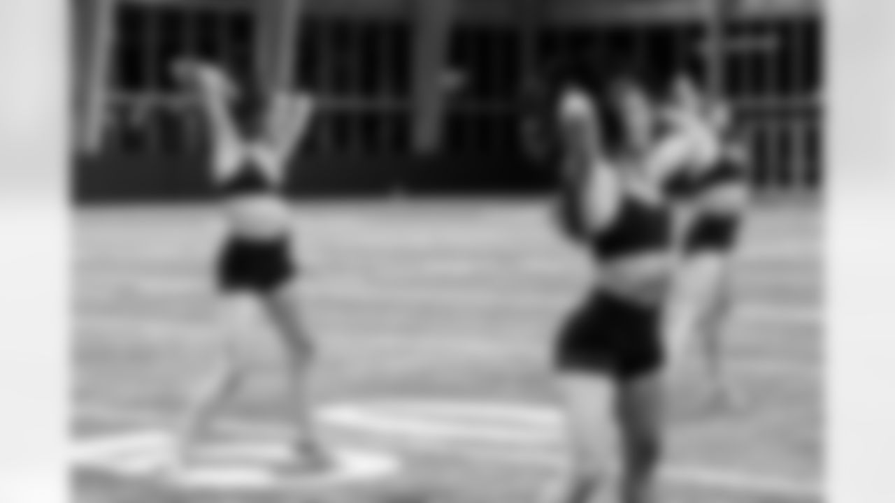 TAMPA, FL - November 20, 2025 - Tampa Bay Buccaneers Cheerleaders during Field Rehearsal at AdventHealth Training Center. Photo By Tori Richman/Tampa Bay Buccaneers