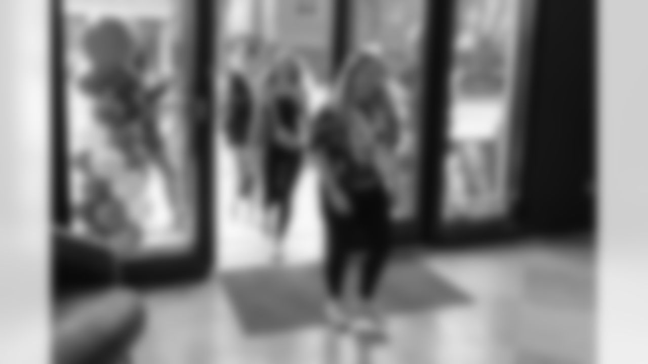 TAMPA, FL - December 06, 2025 - Participants arrive for the She is Football Bayshore Walk: Raise The Flags event with Bayshore Breakfast Club and Tampa Girls Social & Wellness at Hyde House Public Studio. Photo By Mike Carlson/Tampa Bay Buccaneers