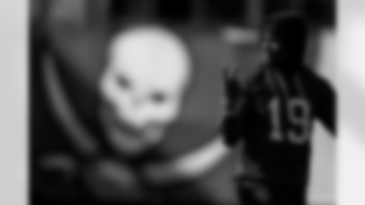 TAMPA, FL - December 09, 2025 - Week 15 practice at AdventHealth Training Center. Photo By Kyle Zedaker/Tampa Bay Buccaneers