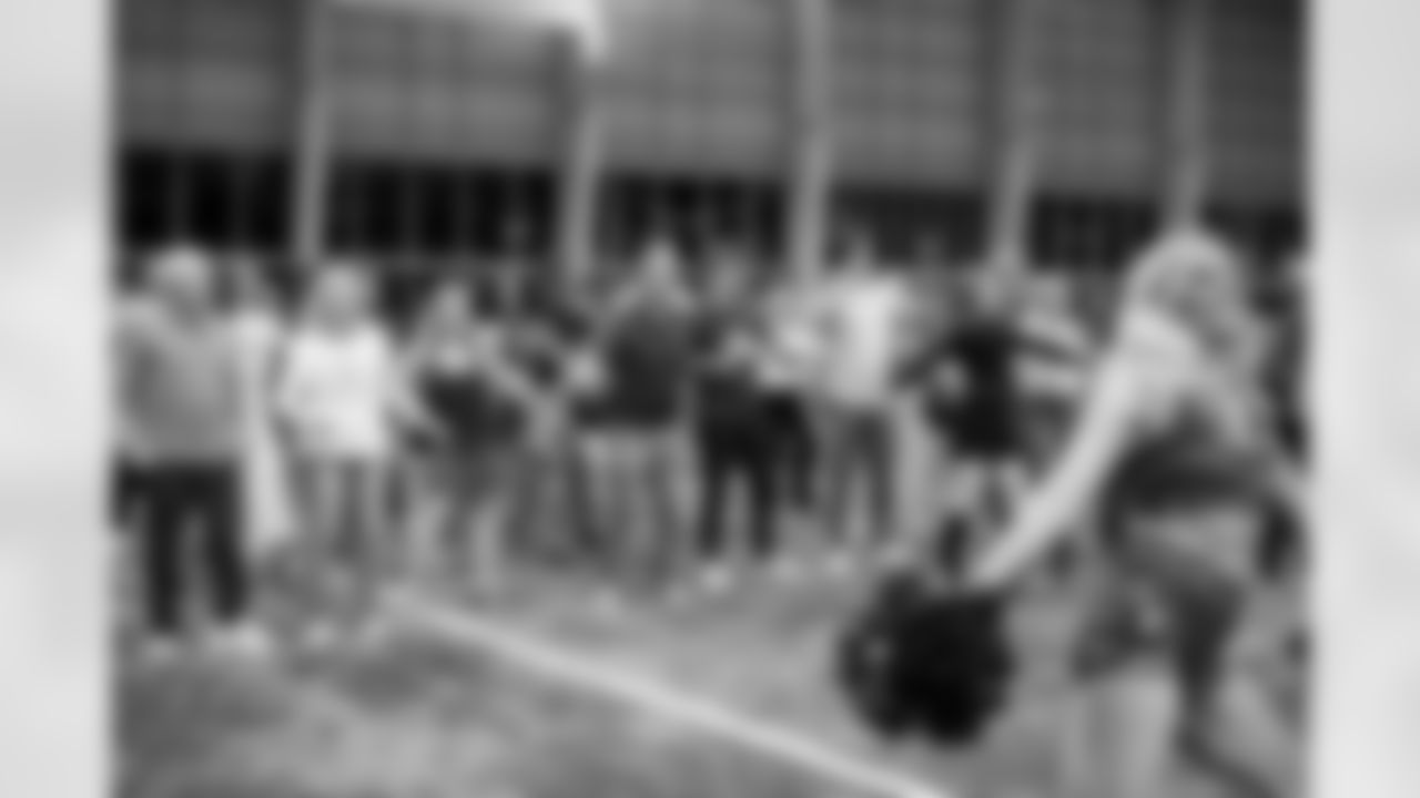 TAMPA, FL - January 02, 2026 - Tampa Bay Buccaneers Cheerleaders field rehearsal at AdventHealth Training Center. Photo By Tori Richman/Tampa Bay Buccaneers