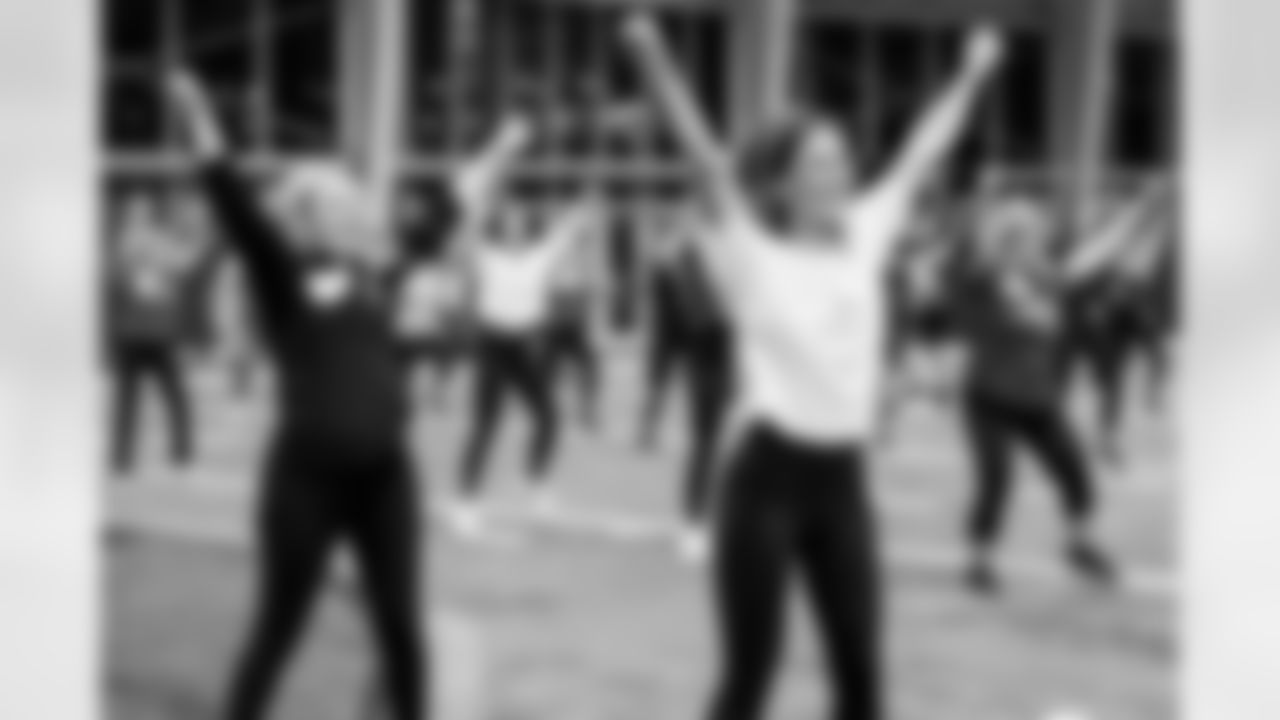 TAMPA, FL - November 19, 2025 - Tampa Bay Buccaneers Cheerleaders and Alumni during Field Rehearsal at AdventHealth Training Center. Photo By Tori Richman/Tampa Bay Buccaneers