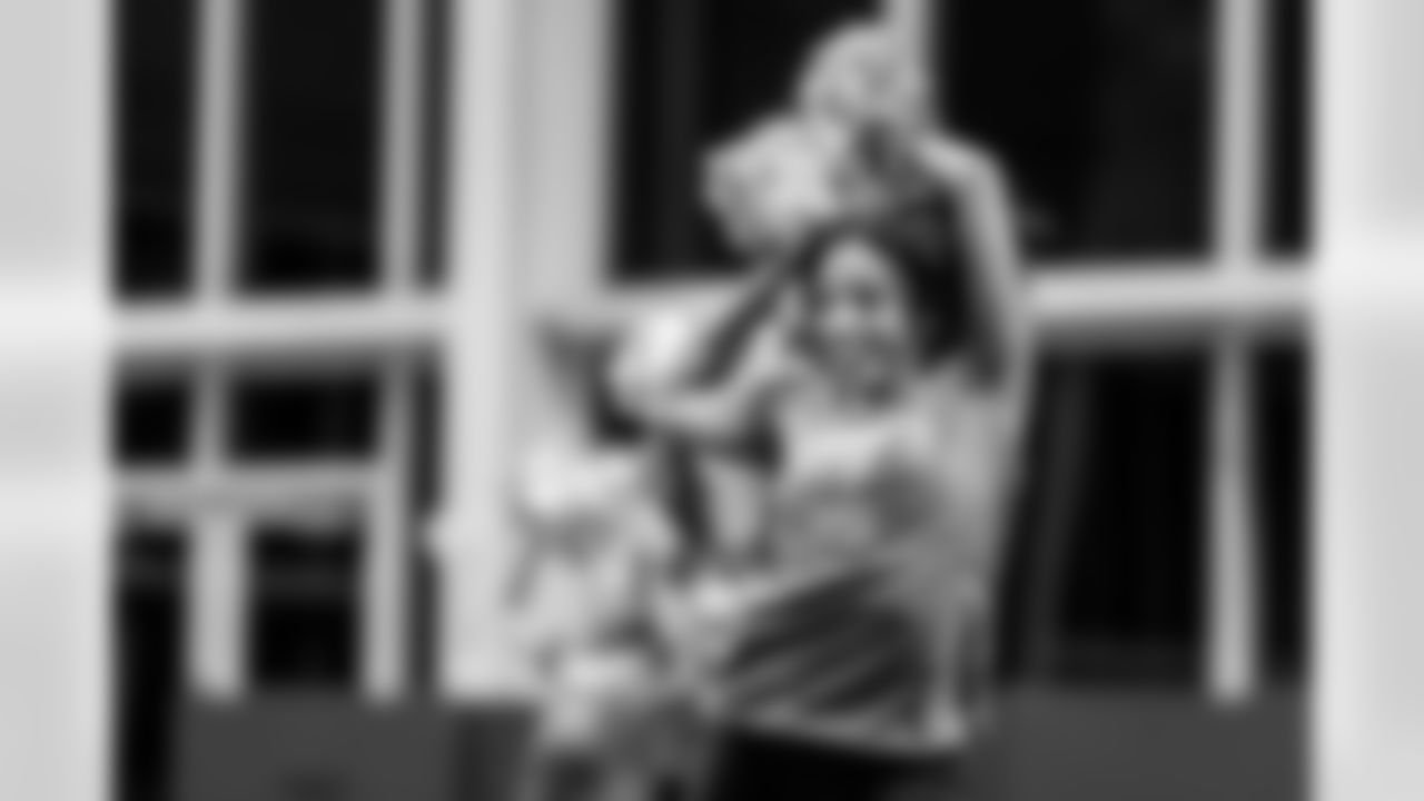 TAMPA, FL - November 06, 2025 - Tampa Bay Buccaneers Cheerleaders during Field Rehearsal at AdventHealth Training Center. Photo By Tori Richman/Tampa Bay Buccaneers