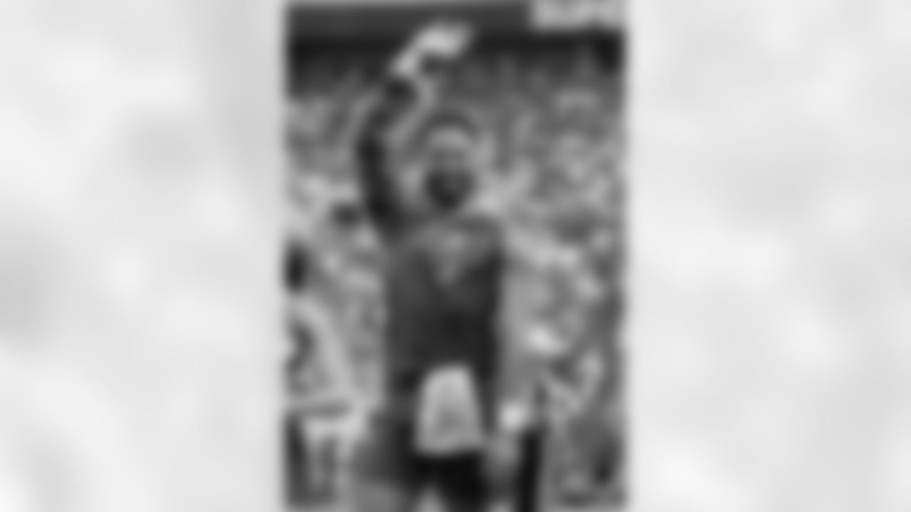 TAMPA, FL - November 09, 2025 - Tampa Bay Buccaneers Cheerleaders during the game between the New England Patriots and Tampa Bay Buccaneers. The Bucs lost the game, 28-23. Photo By Doug DeFelice/Tampa Bay Buccaneers