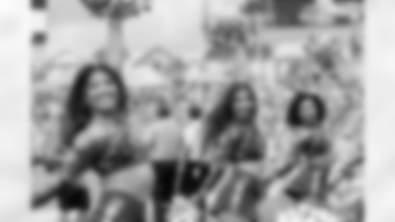 TAMPA, FL - November 09, 2025 - Tampa Bay Buccaneers Cheerleaders during the game between the New England Patriots and Tampa Bay Buccaneers. The Bucs lost the game, 28-23. Photo By Doug DeFelice/Tampa Bay Buccaneers