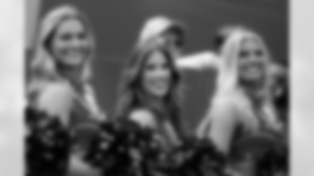 TAMPA, FL - December 07, 2025 - The Tampa Bay Buccaneers and New Orleans Saints during a regular season game at Raymond James Stadium. The Bucs lost the game, 24-20. Photo By Doug DeFelice/Tampa Bay Buccaneers