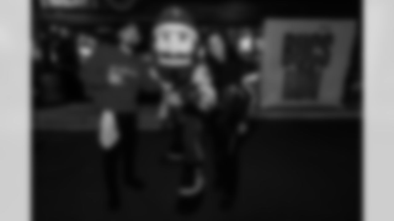 ST. PETERSBURG, FL - November 13, 2025 - Captain Fear during "Bucs Run" Raise The Flags event with Pinellas Run Club at Park & Rec in St. Petersburg. Photo By Doug DeFelice/Tampa Bay Buccaneers