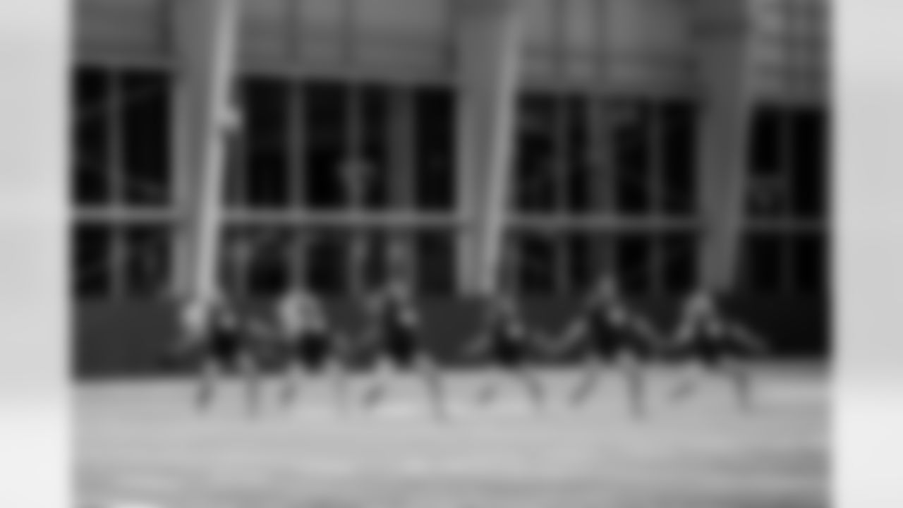 TAMPA, FL - December 04, 2025 - Tampa Bay Buccaneers Cheerleaders field rehearsal at AdventHealth Training Center. Photo By Tori Richman/Tampa Bay Buccaneers