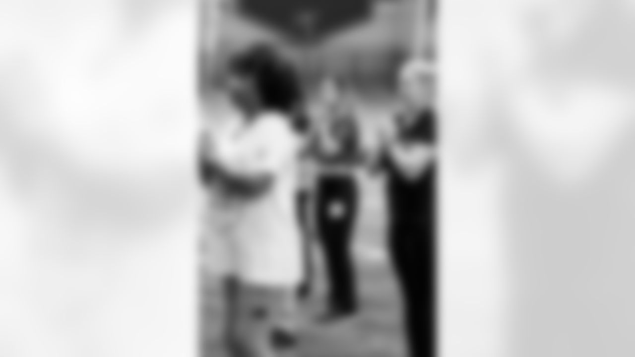 TAMPA, FL - November 19, 2025 - Tampa Bay Buccaneers Cheerleaders and Alumni during Field Rehearsal at AdventHealth Training Center. Photo By Tori Richman/Tampa Bay Buccaneers