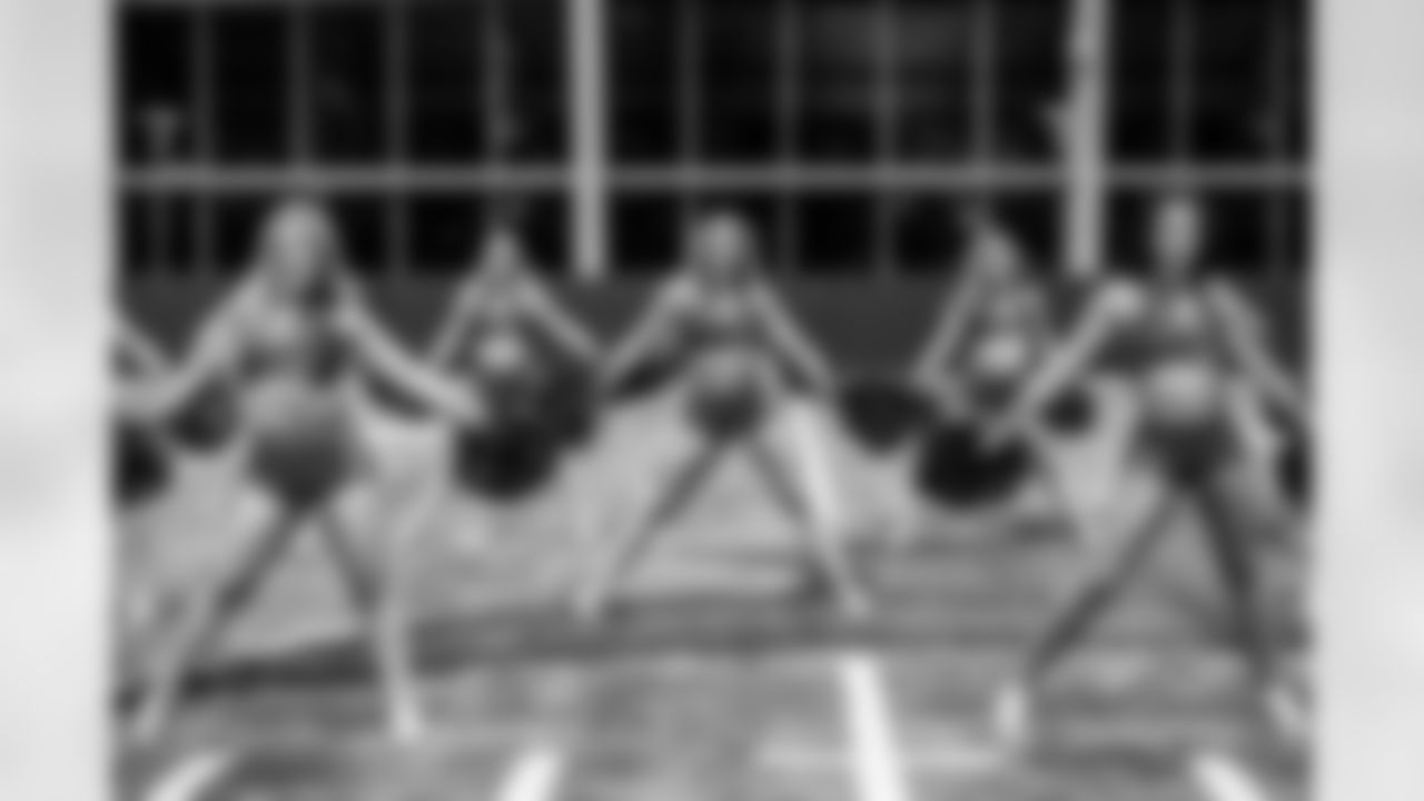 TAMPA, FL - January 02, 2026 - Tampa Bay Buccaneers Cheerleaders field rehearsal at AdventHealth Training Center. Photo By Tori Richman/Tampa Bay Buccaneers