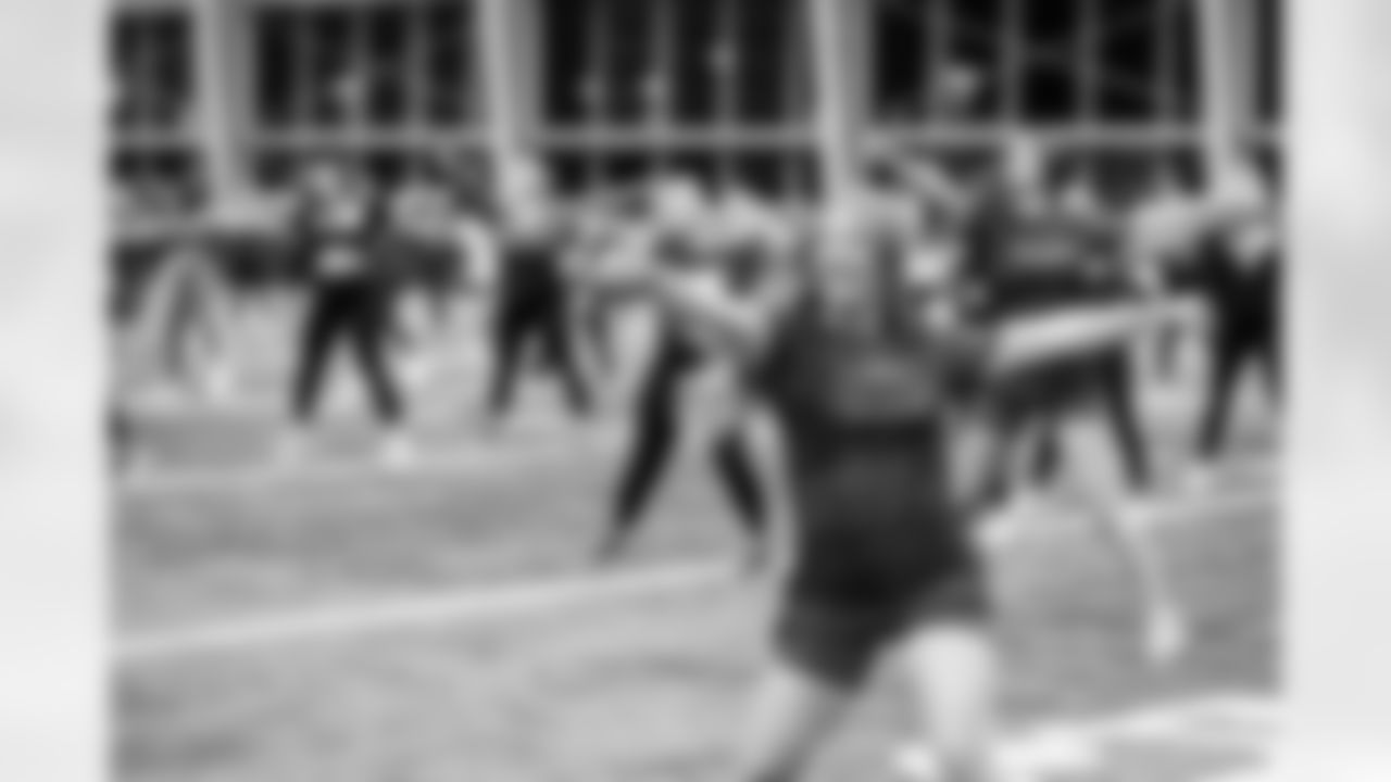 TAMPA, FL - November 19, 2025 - Tampa Bay Buccaneers Cheerleaders and Alumni during Field Rehearsal at AdventHealth Training Center. Photo By Tori Richman/Tampa Bay Buccaneers