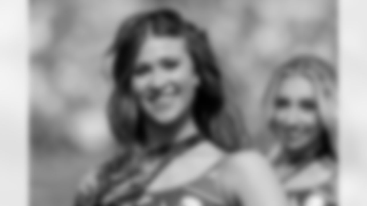 TAMPA, FL - November 09, 2025 - Tampa Bay Buccaneers Cheerleaders during the game between the New England Patriots and Tampa Bay Buccaneers. The Bucs lost the game, 28-23. Photo By Doug DeFelice/Tampa Bay Buccaneers