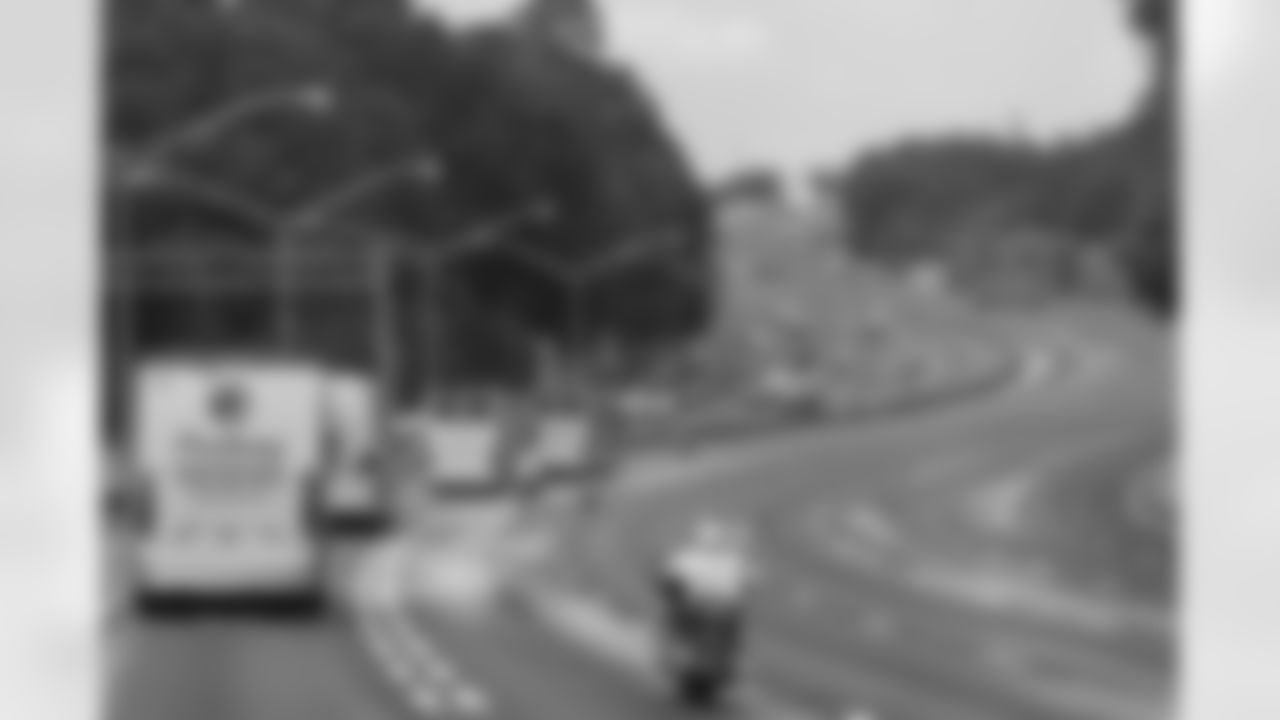 ATLANTA, GA - September 06, 2025 - Luxury Suite Excursion arrives for the game between the Tampa Bay Buccaneers and Atlanta Falcons. The Bucs won the game, 23-20. Photo By Doug DeFelice/Tampa Bay Buccaneers