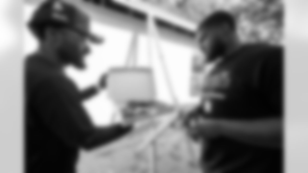 TAMPA, FL - November 18, 2025 - Tyler Thompson and Defensive Tackle Jayson Jones #93 during a home build with Habitat for Humanity of Tampa Bay Hillsborough. Photo By Doug DeFelice/Tampa Bay Buccaneers