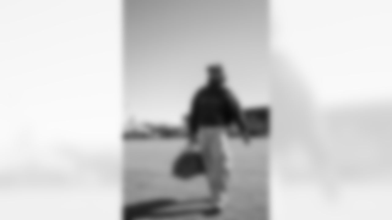 TAMPA, FL - December 20, 2025 - The Tampa Bay Buccaneers depart before the Week 16 game against the Carolina Panthers. Photo By Tori Richman/Tampa Bay Buccaneers