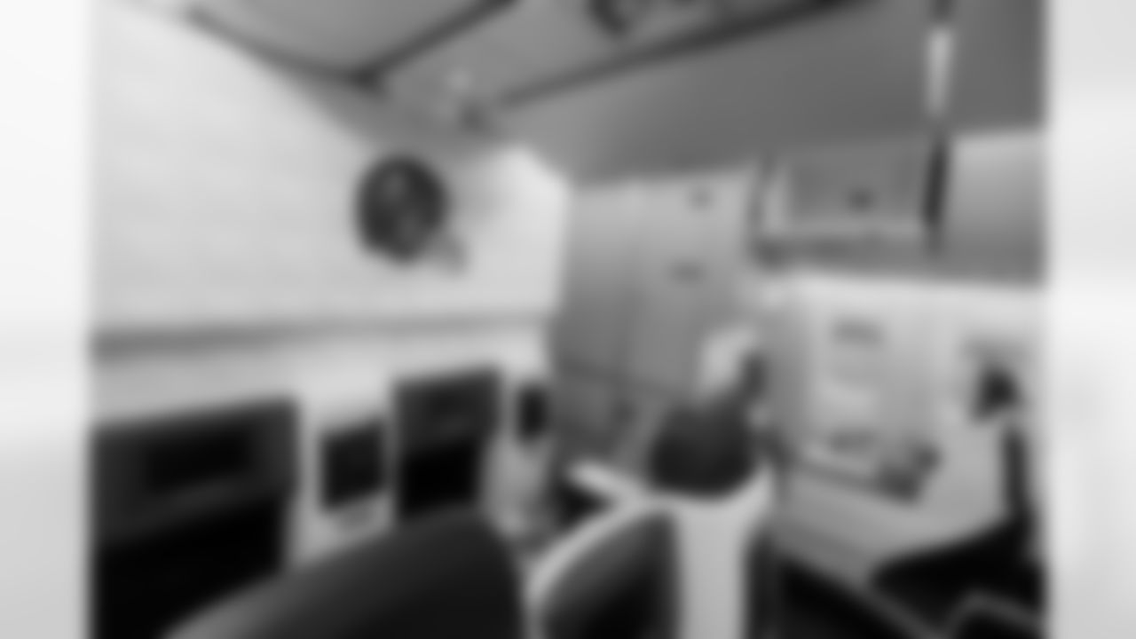 ATLANTA, GA - September 06, 2025 - Luxury Suite Excursion departs for the game between the Tampa Bay Buccaneers and Atlanta Falcons. The Bucs won the game, 23-20. Photo By Doug DeFelice/Tampa Bay Buccaneers