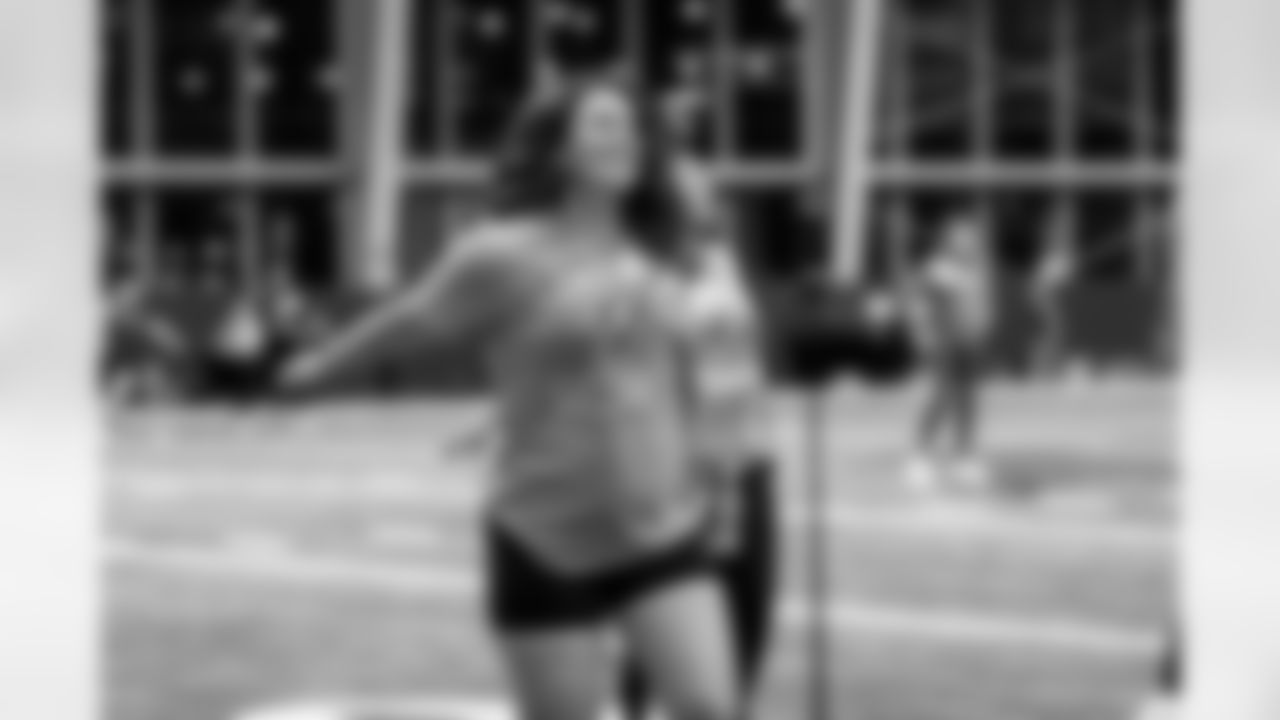 TAMPA, FL - November 19, 2025 - Tampa Bay Buccaneers Cheerleaders and Alumni during Field Rehearsal at AdventHealth Training Center. Photo By Tori Richman/Tampa Bay Buccaneers