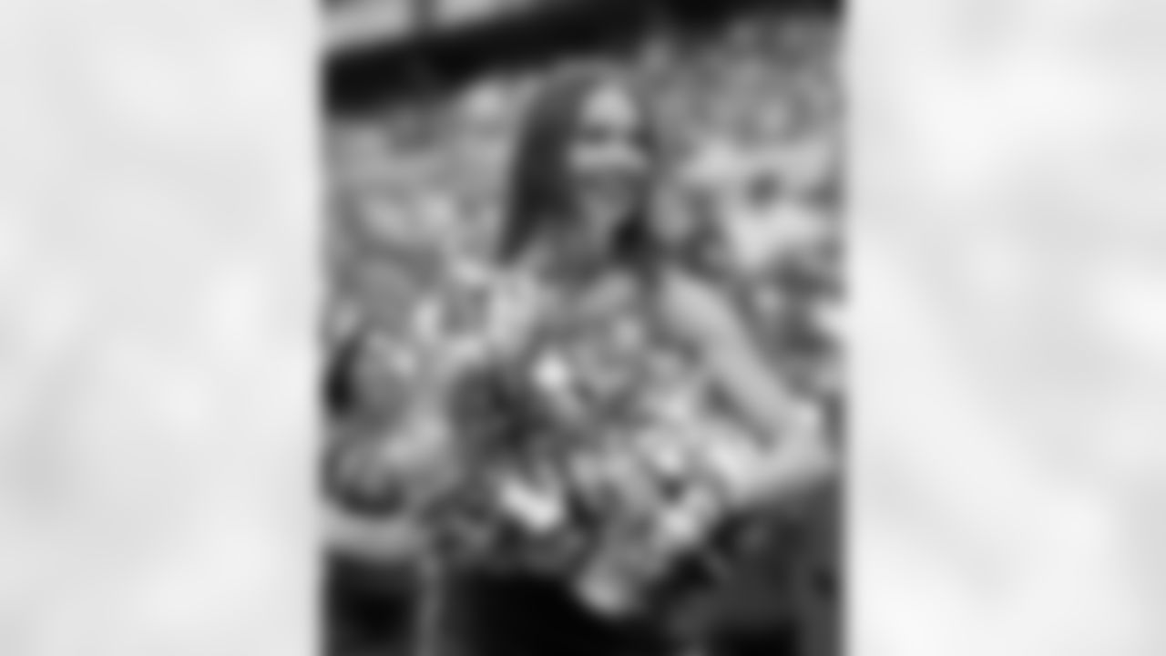 TAMPA, FL - November 09, 2025 - Tampa Bay Buccaneers Cheerleaders during the game between the New England Patriots and Tampa Bay Buccaneers. The Bucs lost the game, 28-23. Photo By Doug DeFelice/Tampa Bay Buccaneers