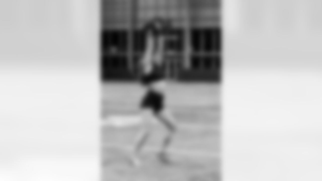 TAMPA, FL - November 20, 2025 - Tampa Bay Buccaneers Cheerleaders during Field Rehearsal at AdventHealth Training Center. Photo By Tori Richman/Tampa Bay Buccaneers