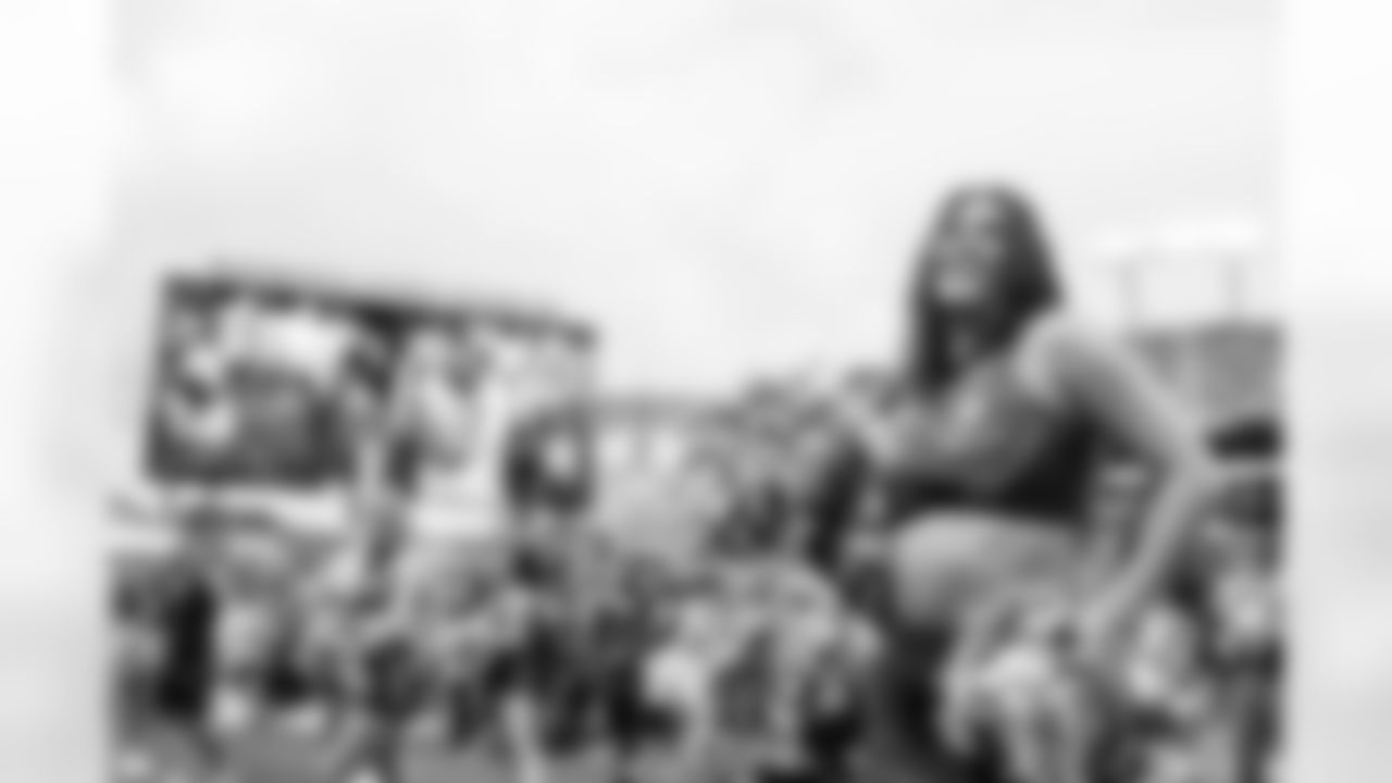 TAMPA, FL - November 09, 2025 - Tampa Bay Buccaneers Cheerleaders before the game between the New England Patriots and Tampa Bay Buccaneers. The Bucs lost the game, 28-23. Photo By Kyle Zedaker/Tampa Bay Buccaneers