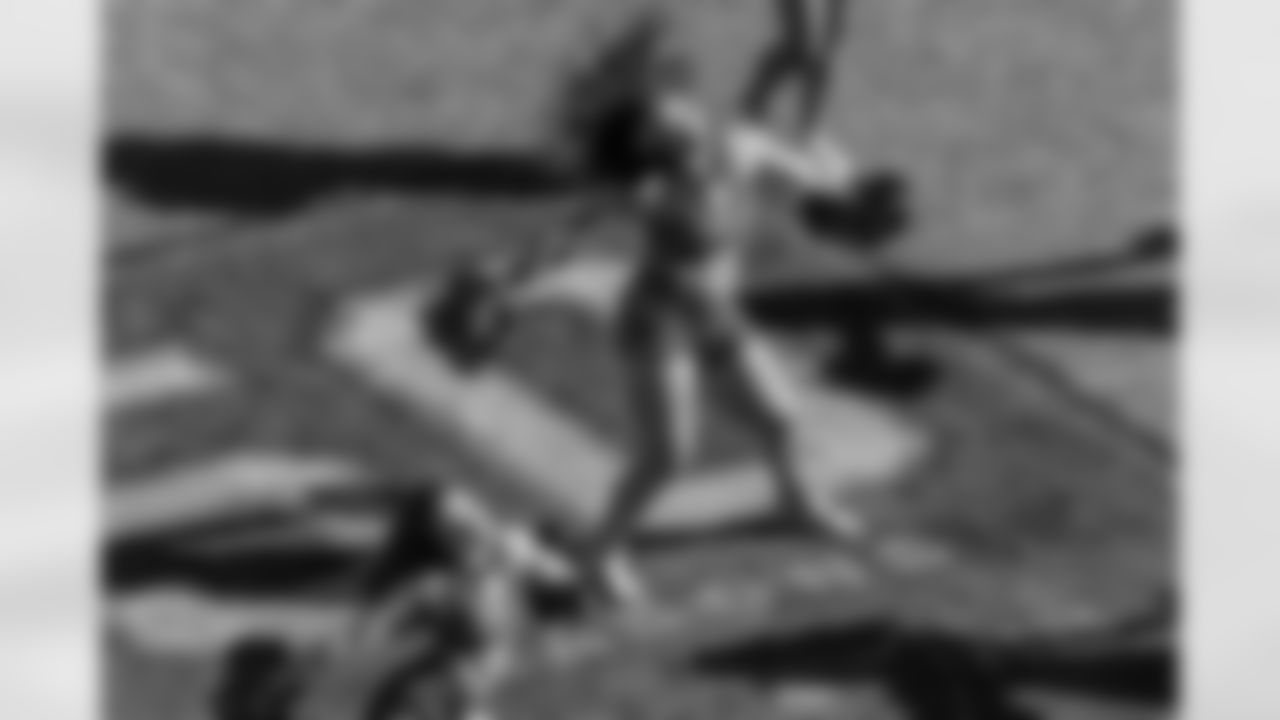 TAMPA, FL - November 30, 2025 - Tampa Bay Buccaneers Cheerleaders during the game between the Arizona Cardinals and Tampa Bay Buccaneers. The Bucs won the game, 20-17. Photo By Mike Carlson/Tampa Bay Buccaneers