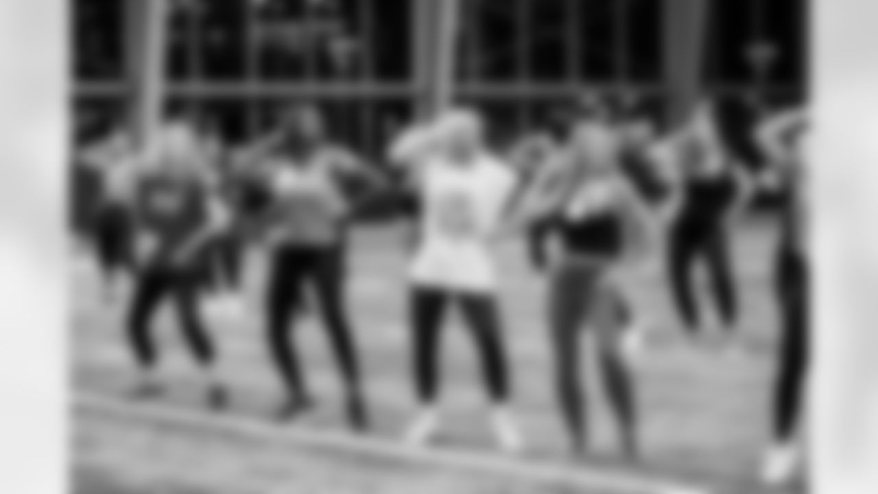 TAMPA, FL - November 19, 2025 - Tampa Bay Buccaneers Cheerleaders and Alumni during Field Rehearsal at AdventHealth Training Center. Photo By Tori Richman/Tampa Bay Buccaneers