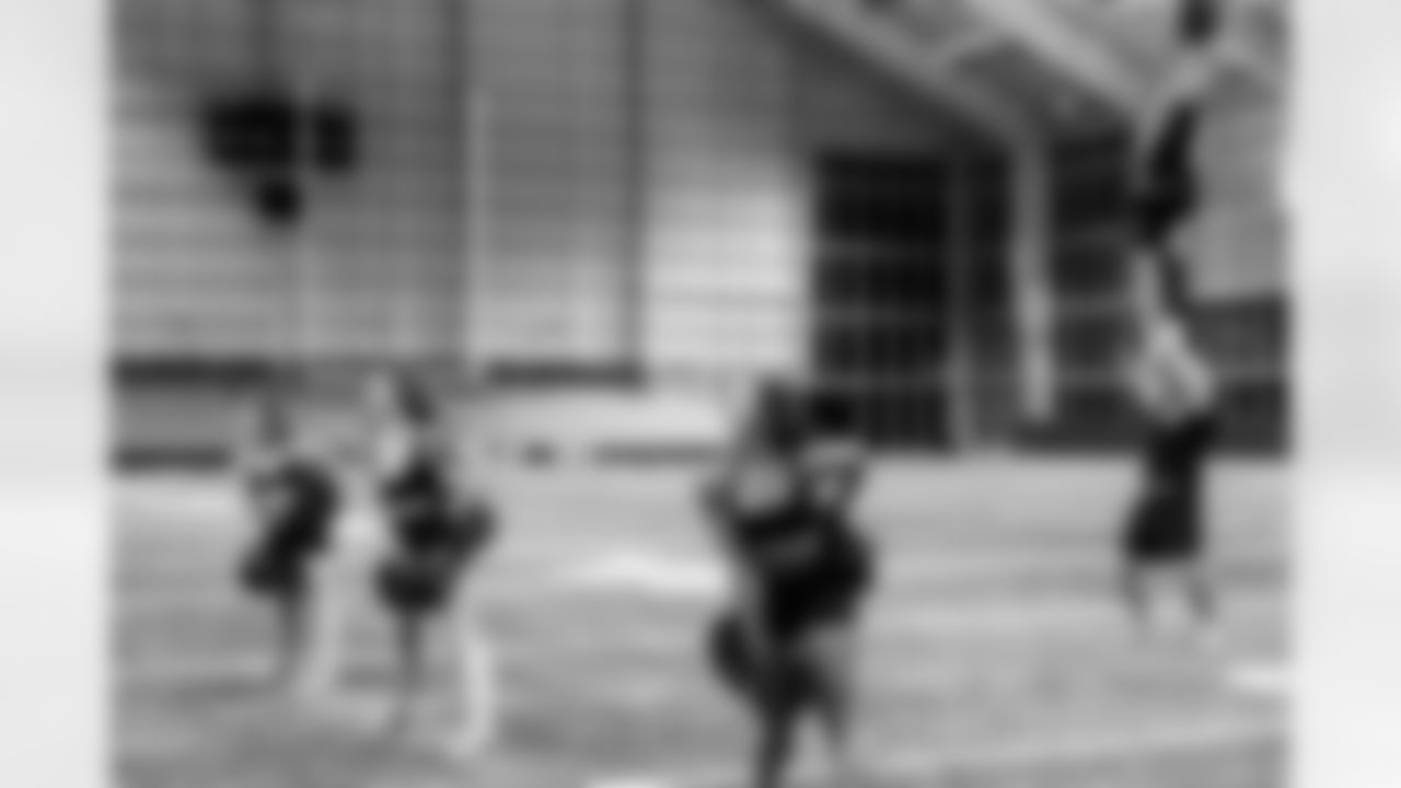 TAMPA, FL - November 20, 2025 - Tampa Bay Buccaneers Cheerleaders during Field Rehearsal at AdventHealth Training Center. Photo By Tori Richman/Tampa Bay Buccaneers