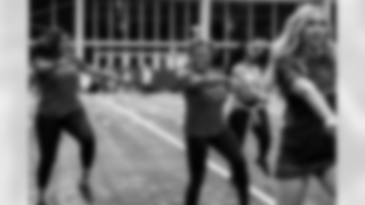 TAMPA, FL - November 19, 2025 - Tampa Bay Buccaneers Cheerleaders and Alumni during Field Rehearsal at AdventHealth Training Center. Photo By Tori Richman/Tampa Bay Buccaneers