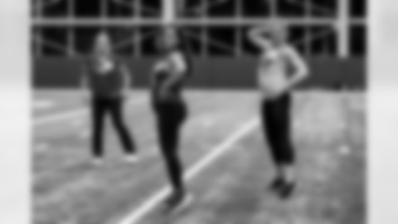 TAMPA, FL - November 19, 2025 - Tampa Bay Buccaneers Cheerleaders and Alumni during Field Rehearsal at AdventHealth Training Center. Photo By Tori Richman/Tampa Bay Buccaneers