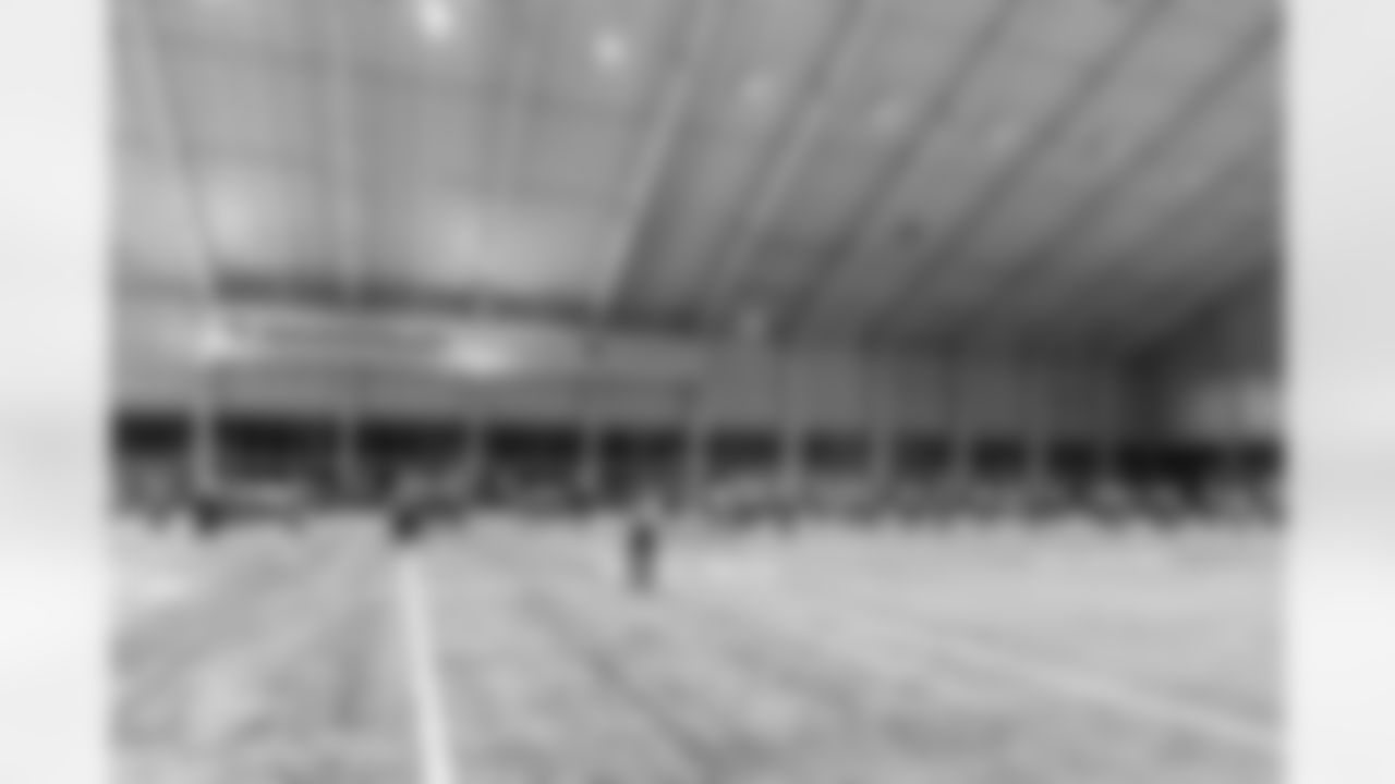 TAMPA, FL - November 19, 2025 - Tampa Bay Buccaneers Cheerleaders and Alumni during Field Rehearsal at AdventHealth Training Center. Photo By Tori Richman/Tampa Bay Buccaneers