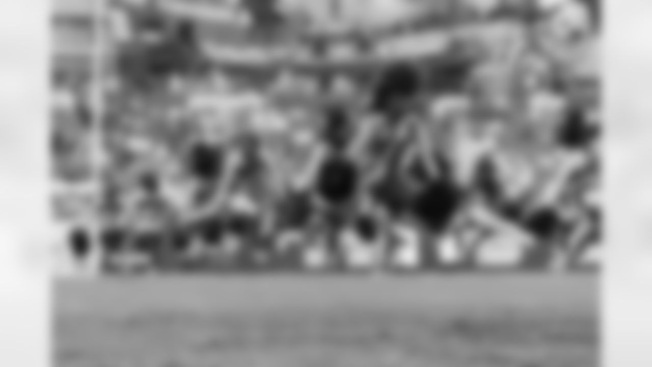 TAMPA, FL - December 07, 2025 - The Tampa Bay Buccaneers and New Orleans Saints during a regular season game at Raymond James Stadium. The Bucs lost the game, 24-20. Photo By Doug DeFelice/Tampa Bay Buccaneers