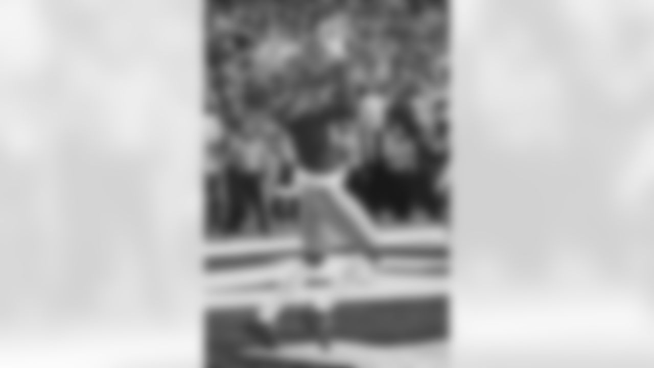 Ohio State's Carnell Tate catches a touchdown pass during the first half of the Big Ten championship NCAA college football game against Indiana in Indianapolis, Saturday, Dec. 6, 2025. (AP Photo/Michael Conroy)