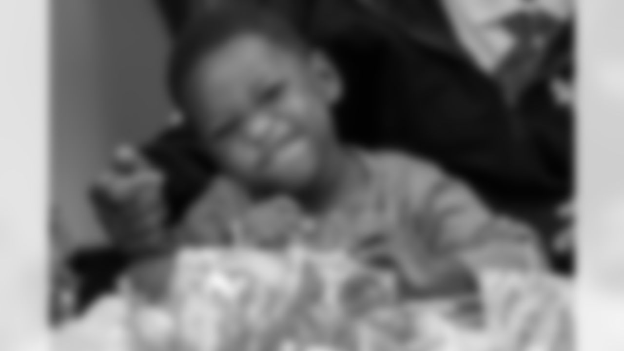 TAMPA, FL - December 16, 2025 - Antoine Winfield Jr. Holiday Shopping Spree at Dick's House of Sport International Plaza. Photo By Mike Carlson/Tampa Bay Buccaneers