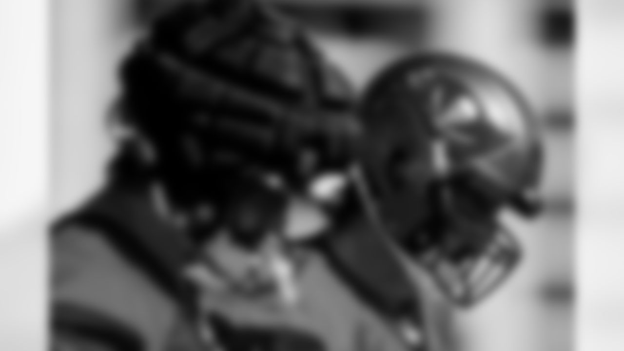 TAMPA, FL - November 13, 2025 - Guard Dan Feeney #65 of the Tampa Bay Buccaneers during practice at AdventHealth Training Center. Photo By Kyle Zedaker/Tampa Bay Buccaneers