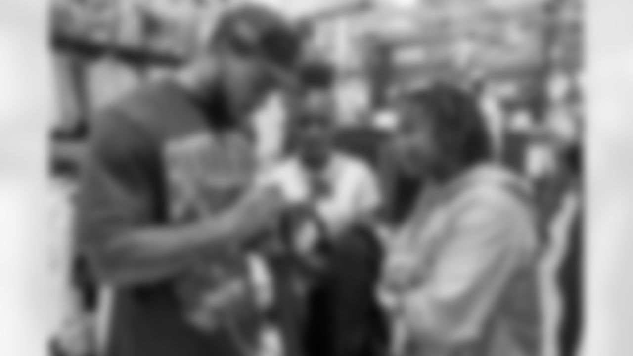 TAMPA, FL - December 16, 2025 - Antoine Winfield Jr. Holiday Shopping Spree at Dick's House of Sport International Plaza. Photo By Mike Carlson/Tampa Bay Buccaneers