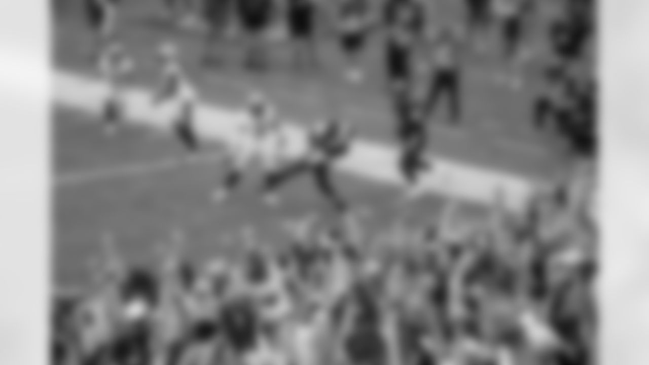 TAMPA, FL - December 07, 2025 - The Tampa Bay Buccaneers and New Orleans Saints during a regular season game at Raymond James Stadium. The Bucs lost the game, 24-20. Photo By Dave Pullis/Tampa Bay Buccaneers