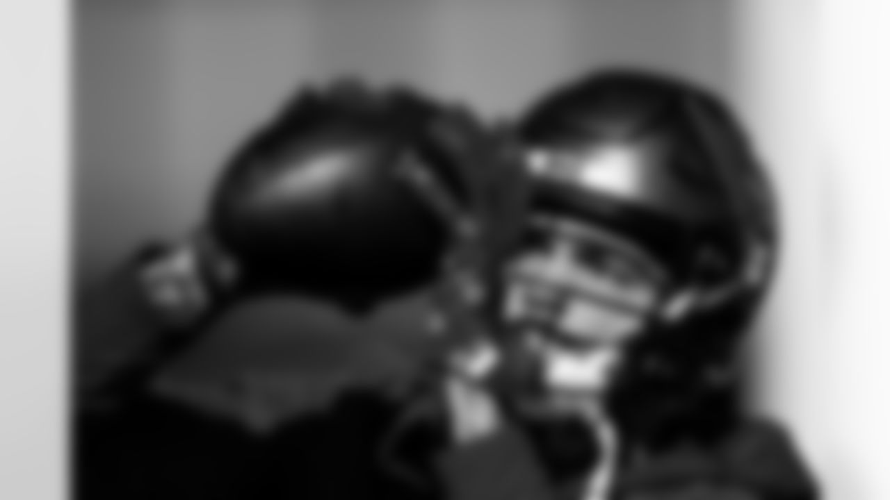 TAMPA, FL - December 31, 2025 - Week 18 Practice at AdventHealth Training Center. Photo By Tori Richman/Tampa Bay Buccaneers