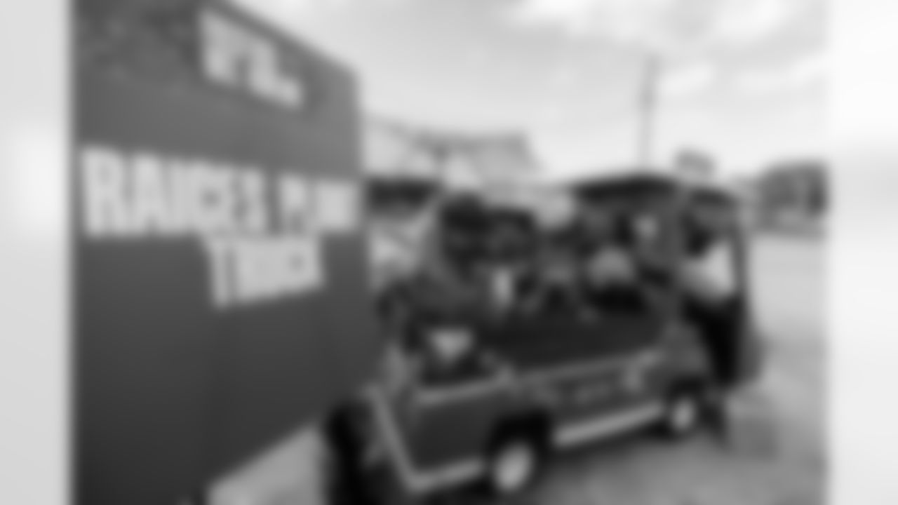 251020_DD_BucsVsLionsWatchParty_068