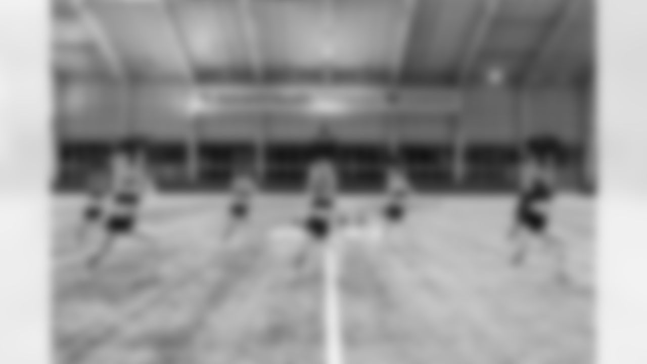 TAMPA, FL - November 20, 2025 - Tampa Bay Buccaneers Cheerleaders during Field Rehearsal at AdventHealth Training Center. Photo By Tori Richman/Tampa Bay Buccaneers