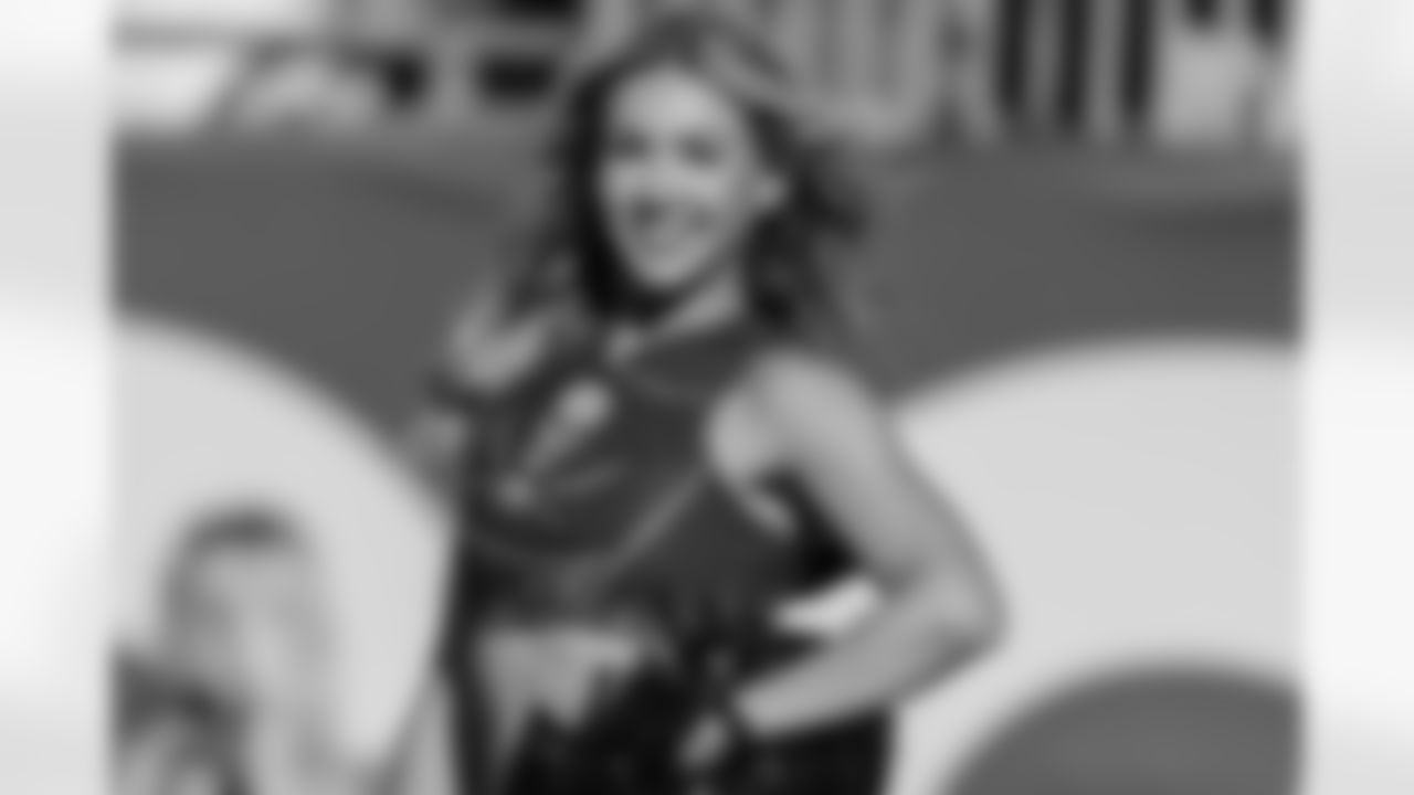 TAMPA, FL - November 30, 2025 - Tampa Bay Buccaneers Cheerleaders during the game between the Arizona Cardinals and Tampa Bay Buccaneers. The Bucs won the game, 20-17. Photo By Mike Carlson/Tampa Bay Buccaneers