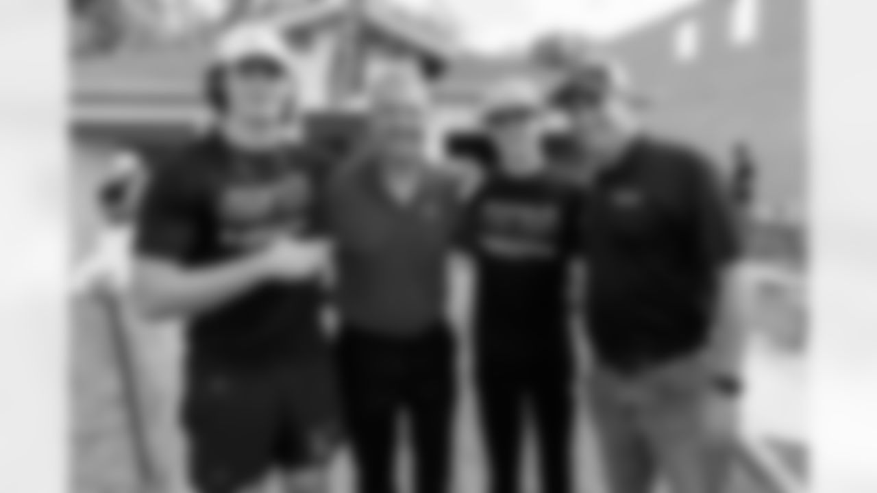 TAMPA, FL - November 18, 2025 - Brian Ford during a home build with Habitat for Humanity of Tampa Bay Hillsborough. Photo By Doug DeFelice/Tampa Bay Buccaneers