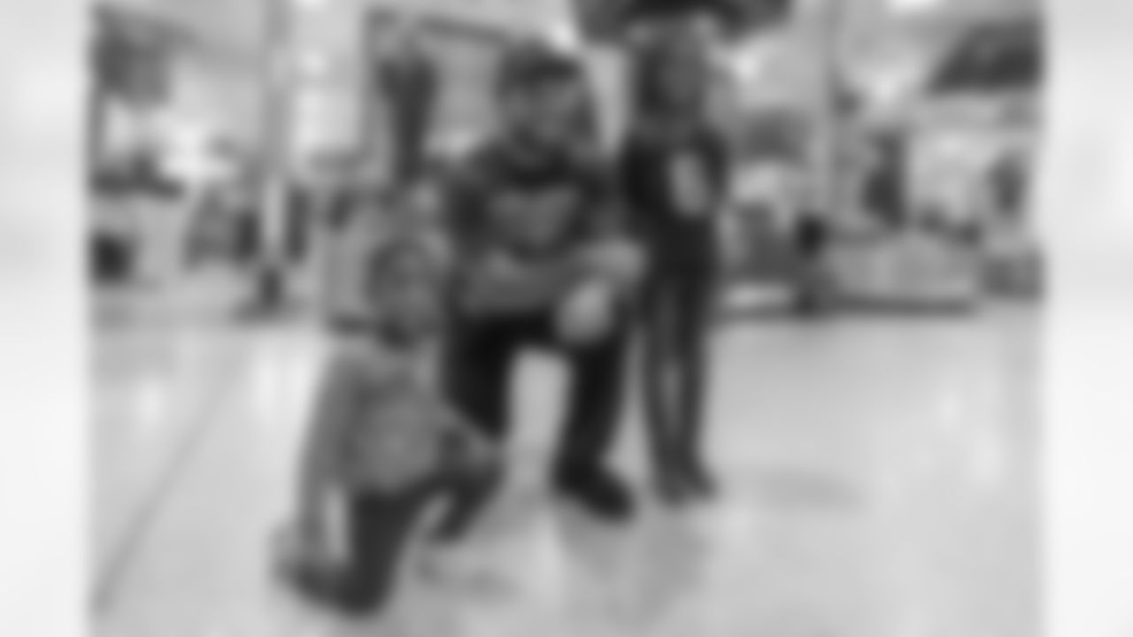 TAMPA, FL - December 16, 2025 - Antoine Winfield Jr. Holiday Shopping Spree at Dick's House of Sport International Plaza. Photo By Mike Carlson/Tampa Bay Buccaneers